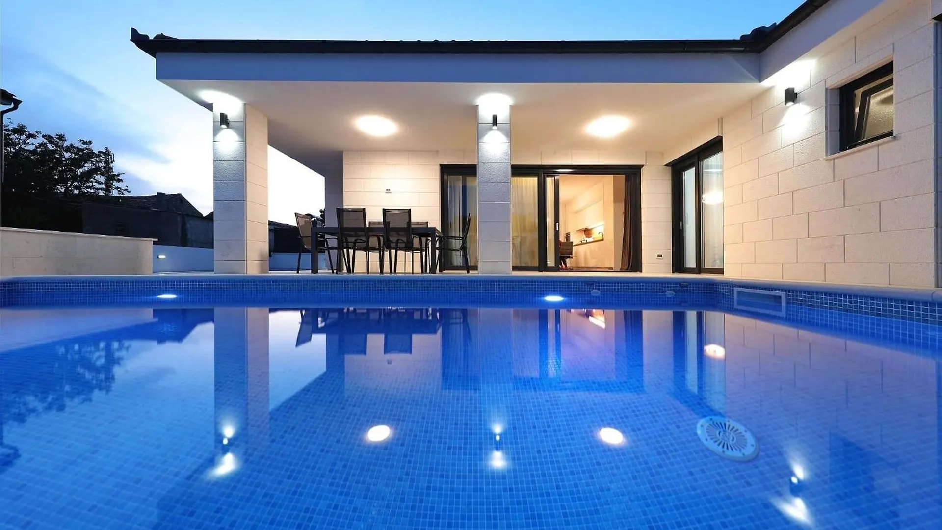 Luxury Villa Mariva With Heated Pool Vir