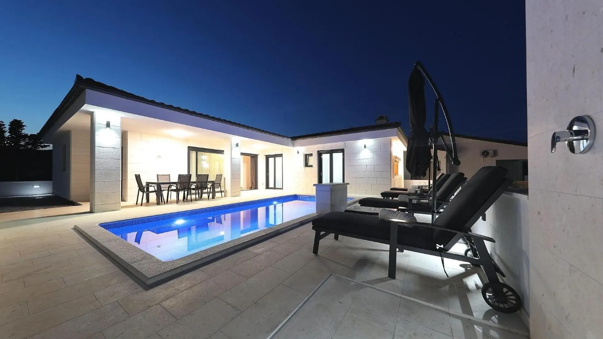 Luxury Villa Mariva With Heated Pool Vir