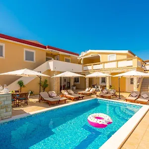  Apartmán Karmen - Poolhouse