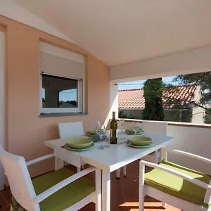 Appartement Luka, Vir
